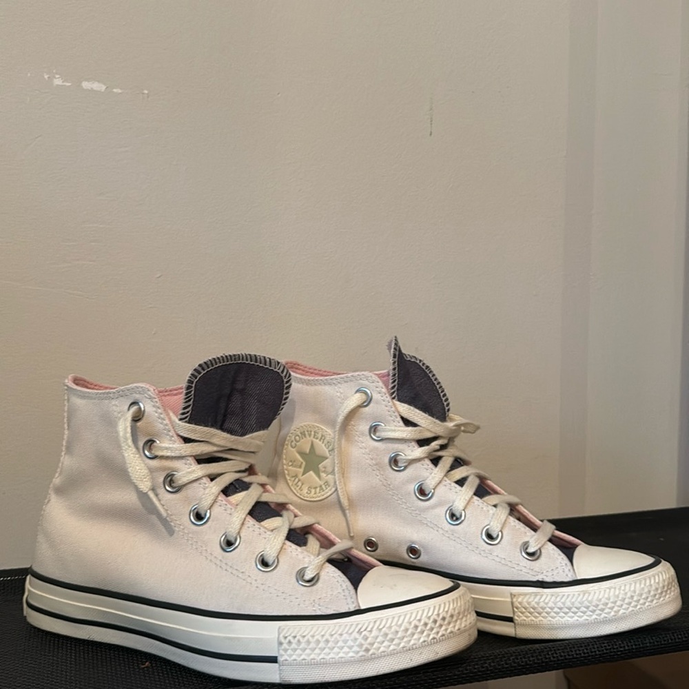 Converse hightop.